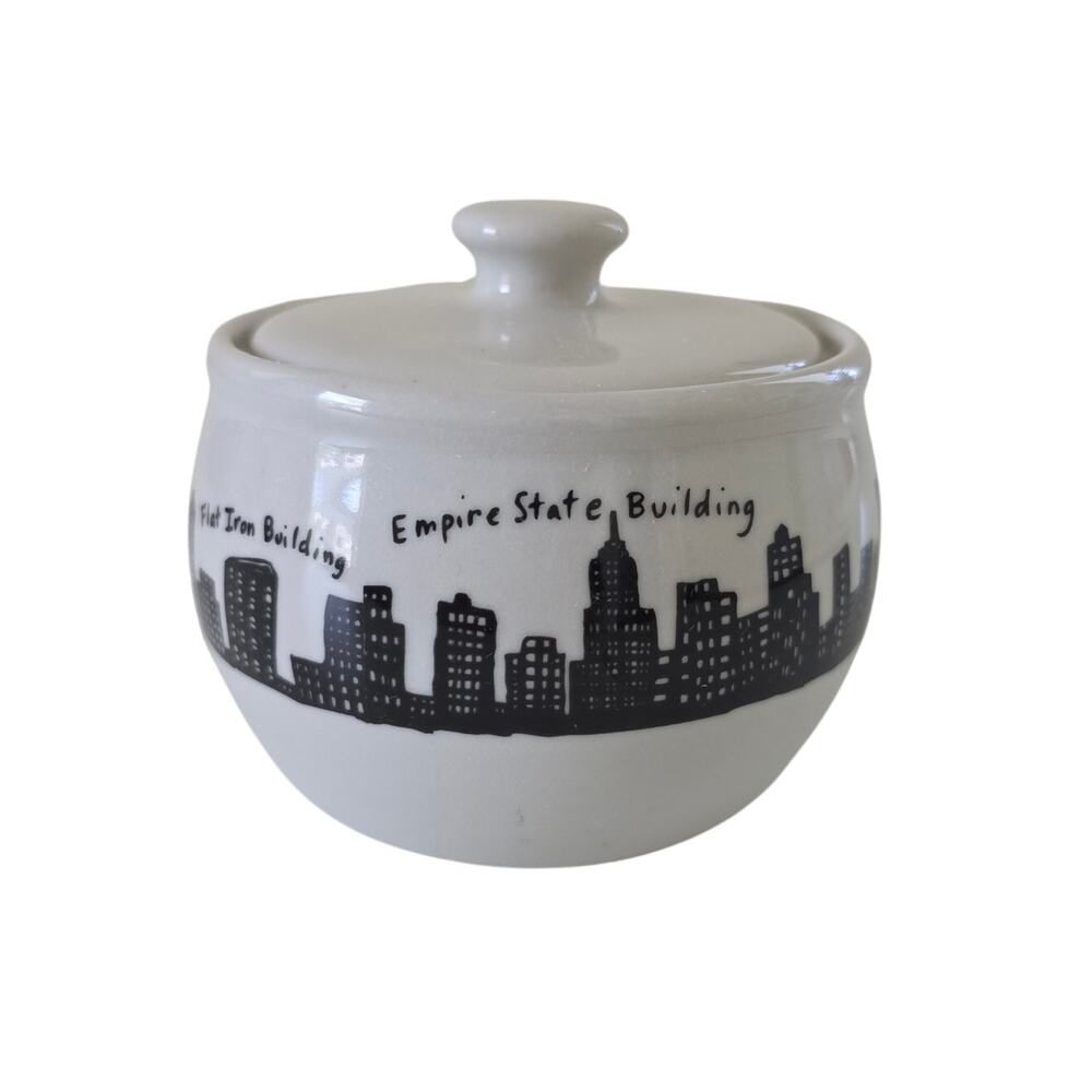 Fishs Eddy New York City Skyline Ceramic Sugar Bowl with Lid White Black